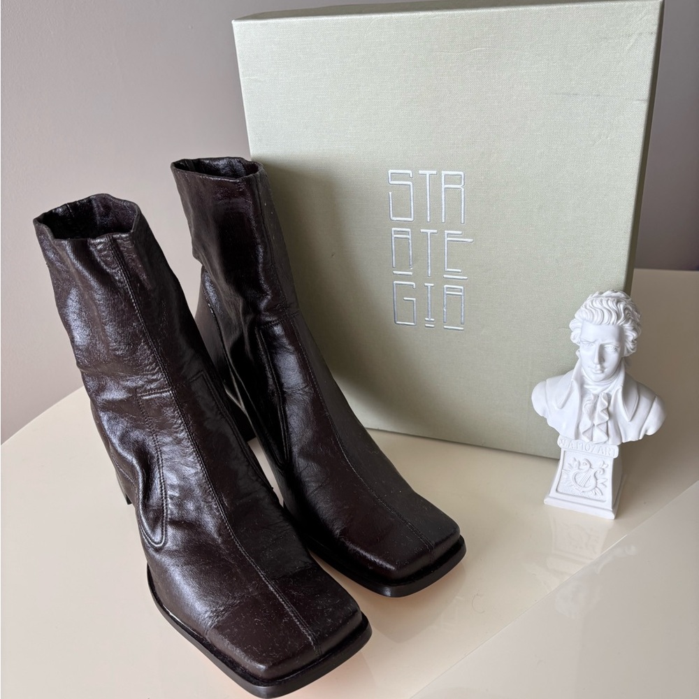 Vintage STRATEGIA Dark Brown Heeled Boots